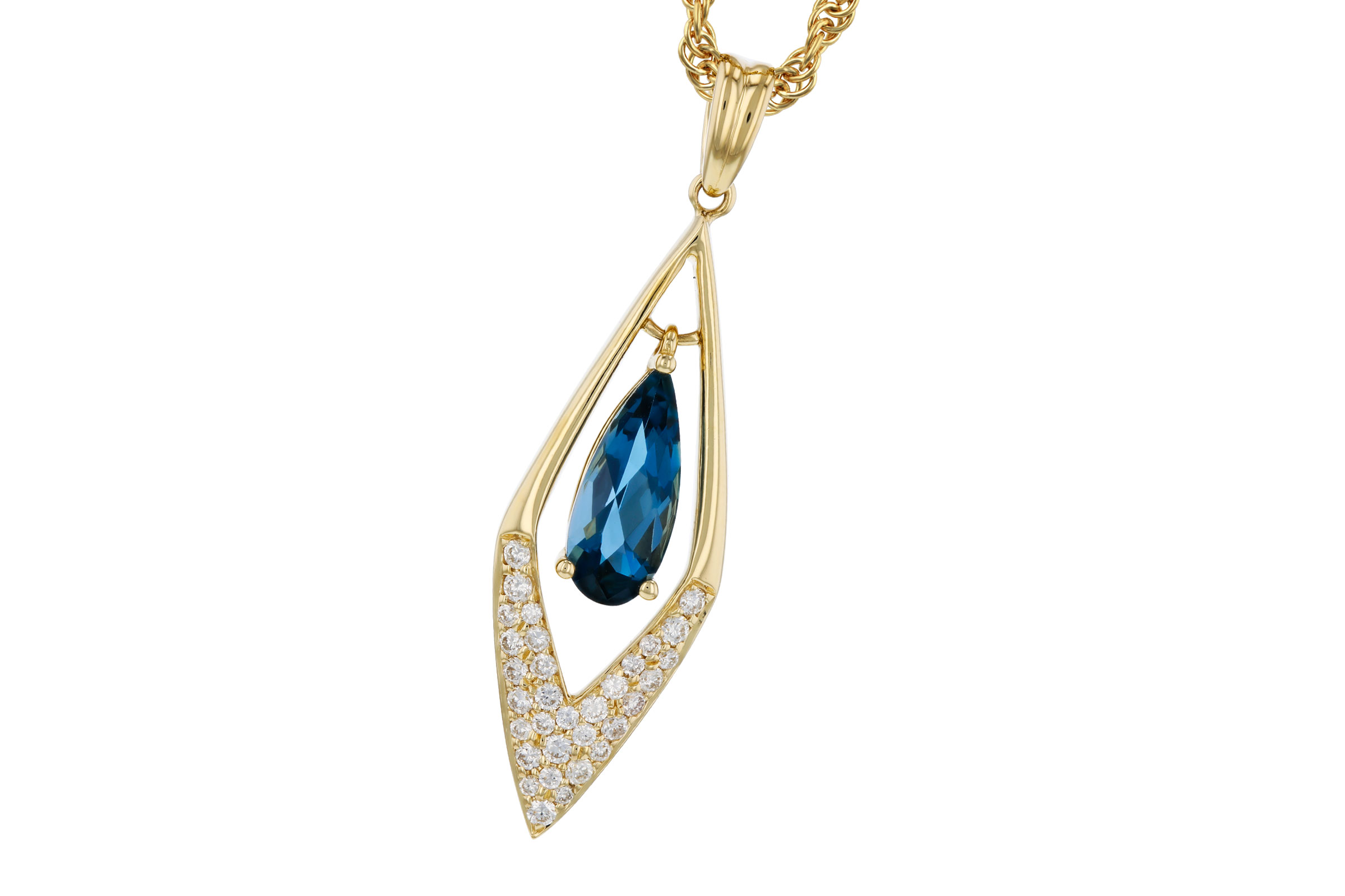 H293-74944: NECK .85 LONDON BLUE TOPAZ 1.02 TGW (10x4MM LBT)