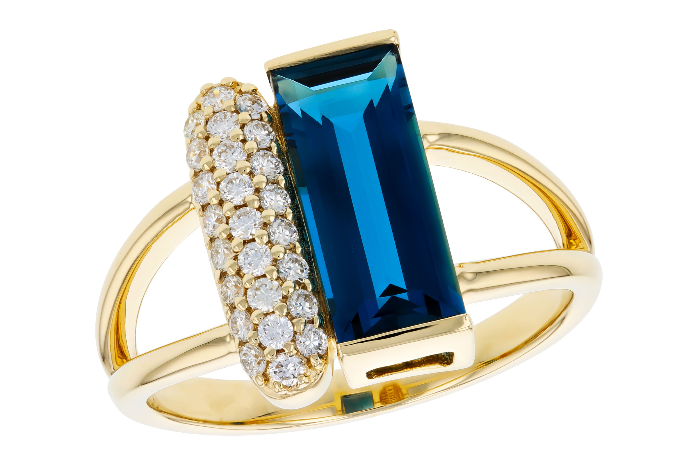 M293-74935: LDS RG 2.67 LONDON BLUE TOPAZ 2.92 TGW (12x5MM BT)