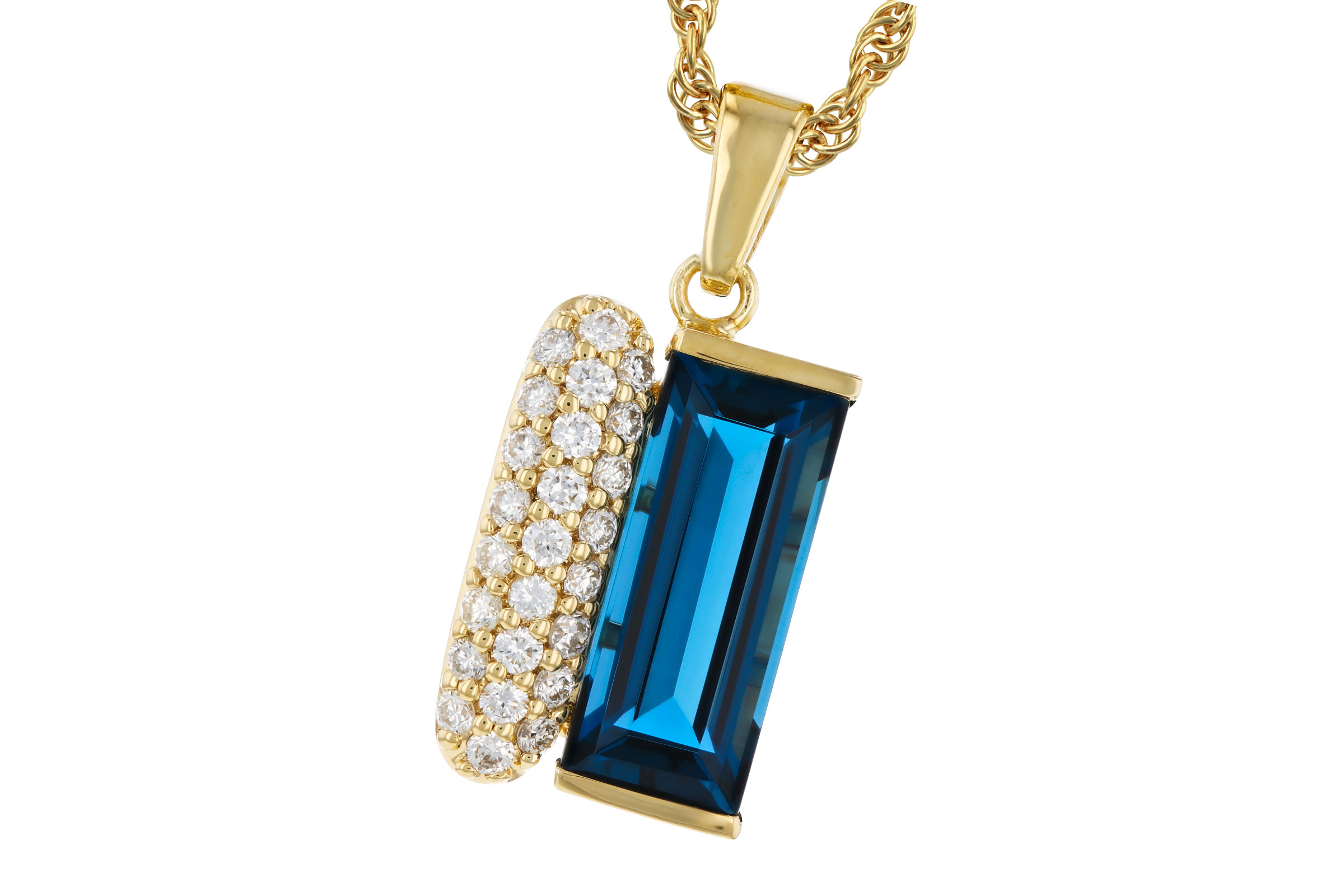 M293-74944: NECK 2.67 LONDON BLUE TOPAZ 2.92 TGW (12x5MM BT)